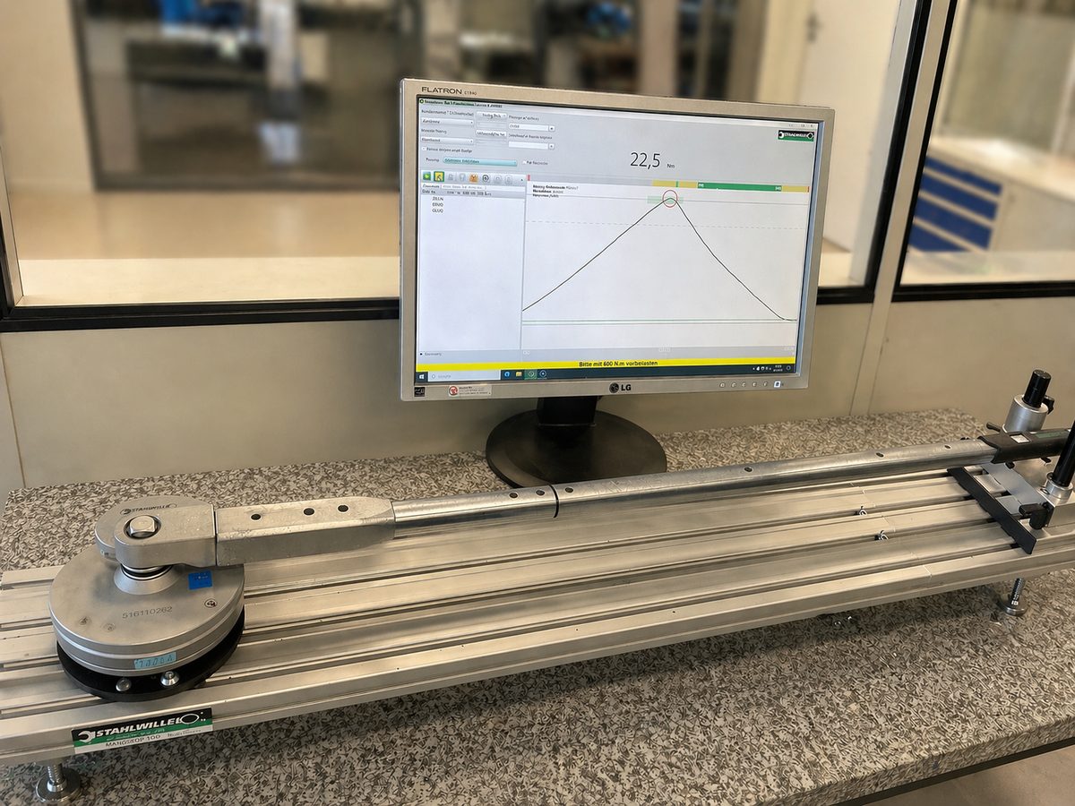 Kalibrierung eines Drehmomentschlüssels nach DIN EN ISO 6789-2:2017 im Labor der 3D Messtechnik KMK GmbH in Offenburg