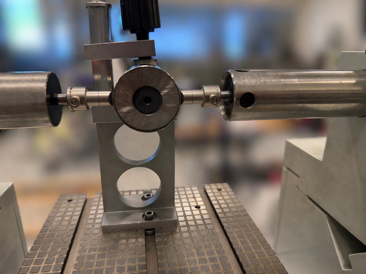 Kalibrierung eines Grenzlehrdorns auf der Universal-Längenmessmaschine nach VDI/VDE/DGQ 2618 Blatt 4.1 im DAkkS-Labor der 3D Messtechnik KMK GmbH