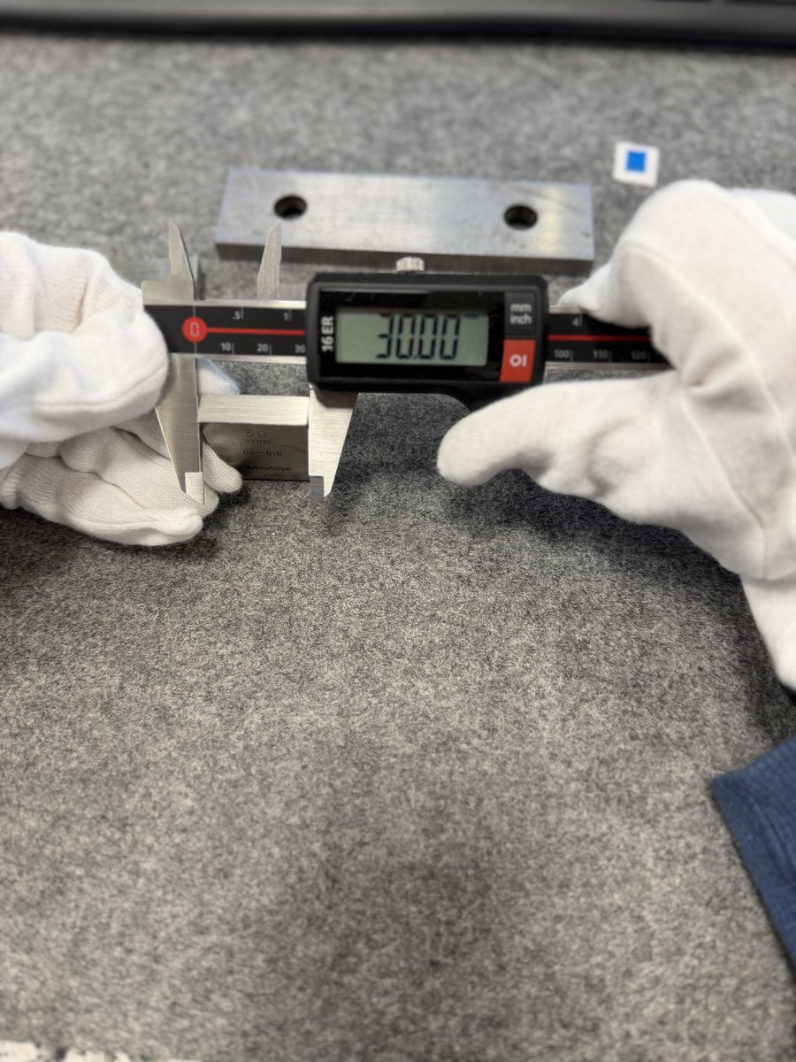Kalibrierung eines digitalen Messschiebers gegen ein Referenz-Endmaß nach VDI/VDE/DGQ 2618 Blatt 9.1 im DAkkS-Labor der 3D Messtechnik KMK GmbH in Offenburg