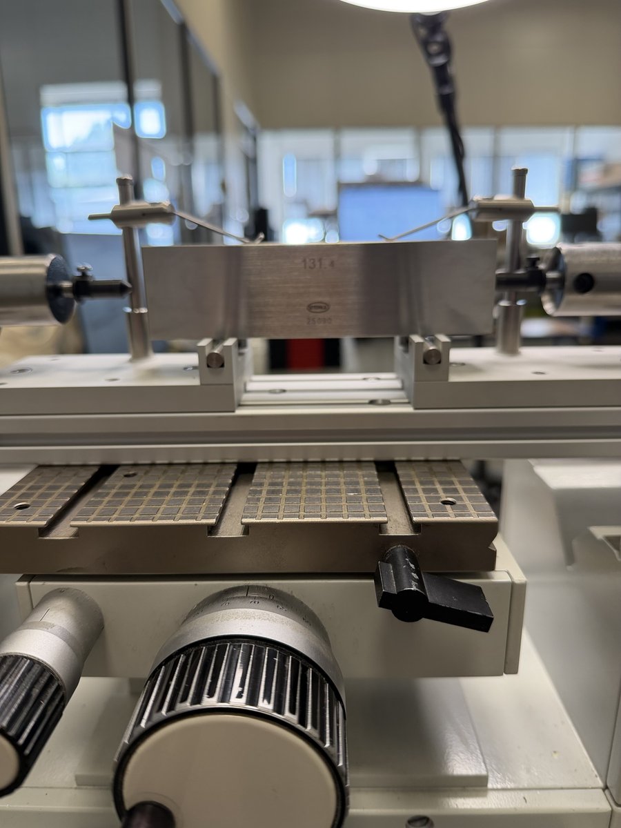 Kalibrierung eines Parallelendmaßes mit Nennlänge über 500 mm im Messplatz — 3D Messtechnik KMK Offenburg